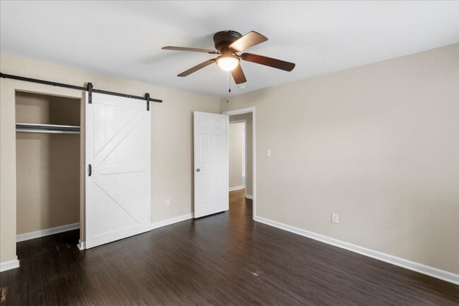 Building Photo - 932 Summer Dr