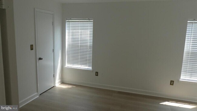 Building Photo - 1007 Summerglenn Ct