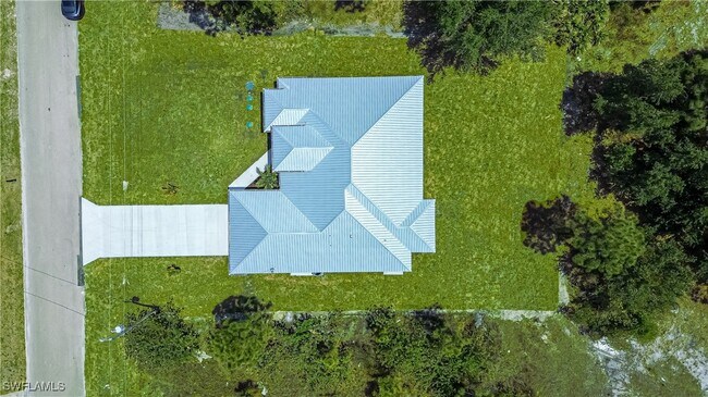 Building Photo - 438 Raymer St
