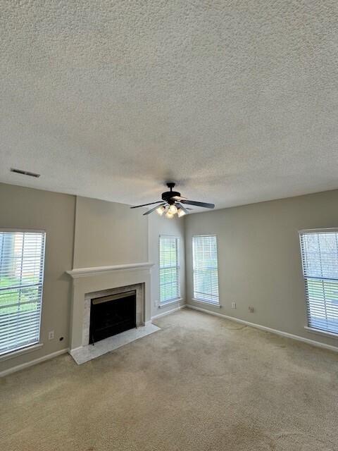 Building Photo - Charming 4-Bedroom Home