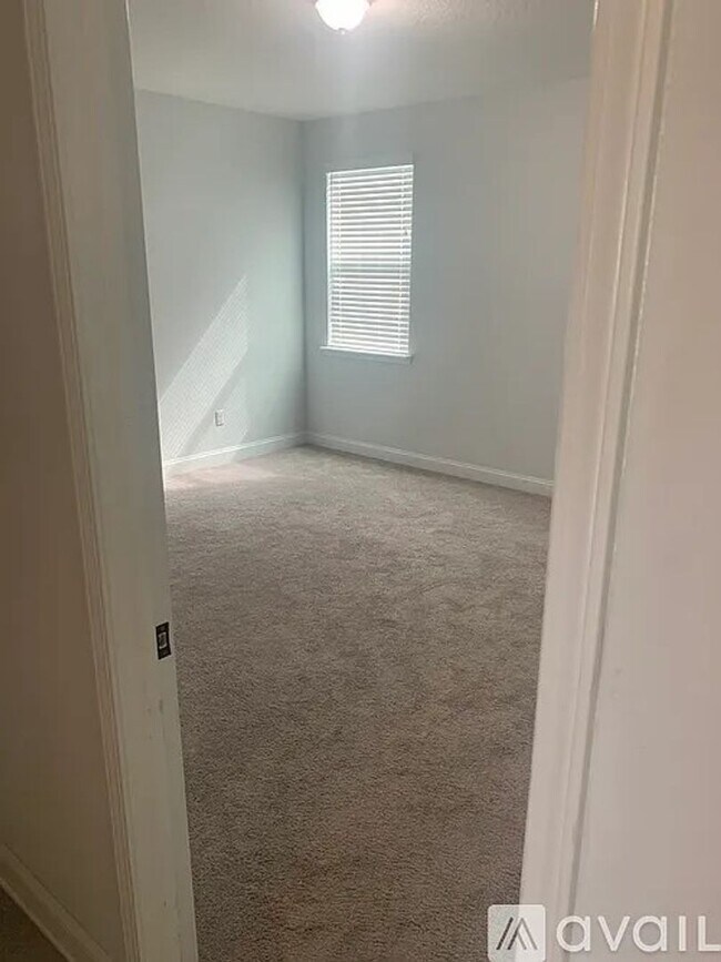 Building Photo - Beautiful 5/4 home with over 4k sqft, fenc...