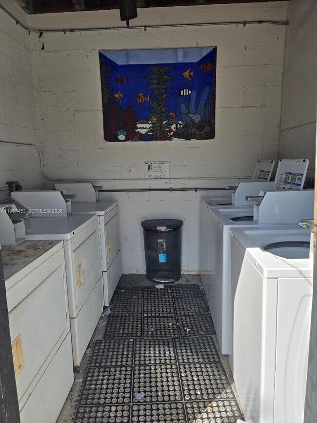 Building Photo - 3475 SW 1st Ave