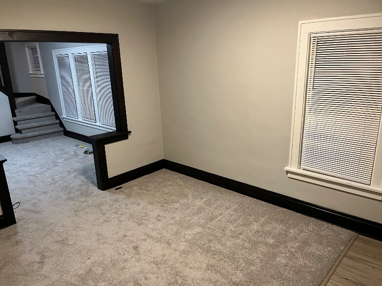 Building Photo - 221-223-223 S State St