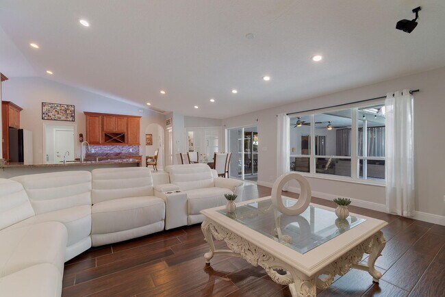 Building Photo - 13660 Folkestone Ct