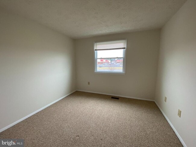 Building Photo - 117 Sandalwood Ct
