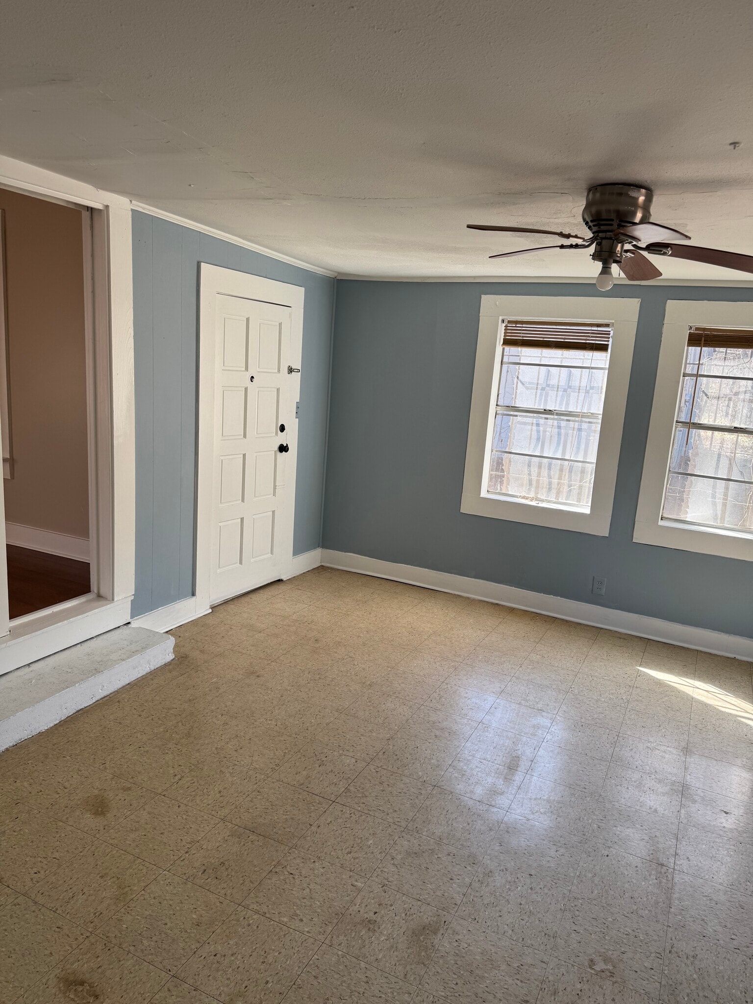 Building Photo - 2004 N Palace Ave