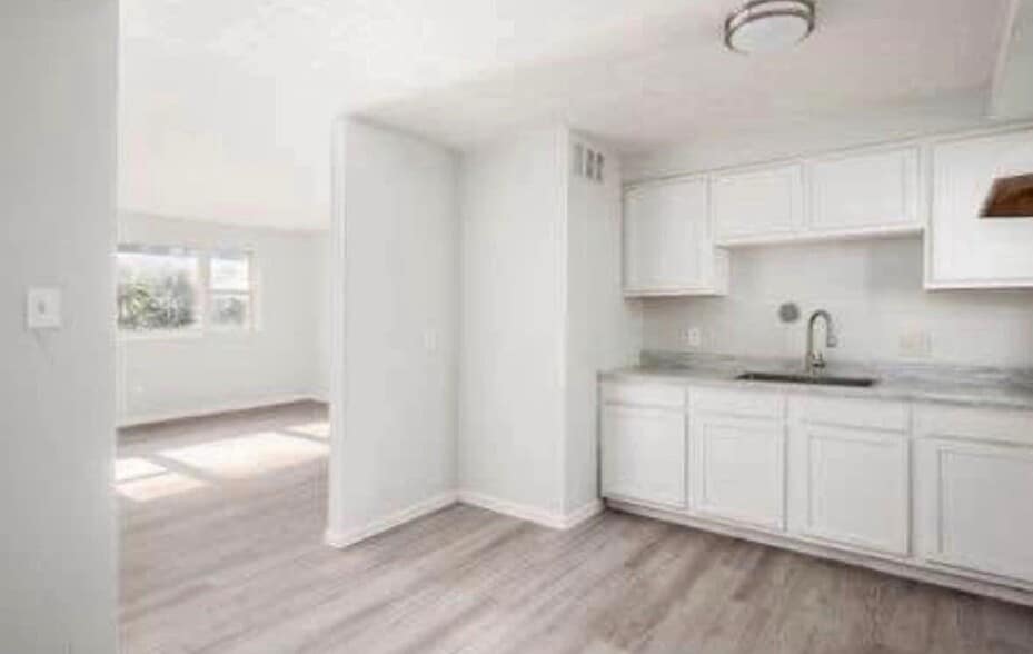 Building Photo - 1954 Oakland Park Ave