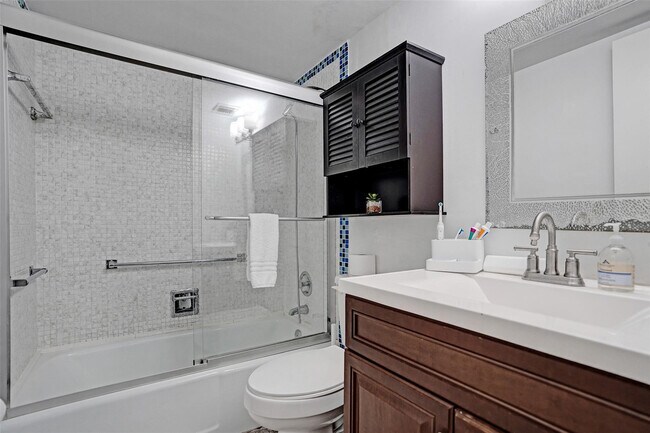 Building Photo - 2350 NE 14th Street Causeway