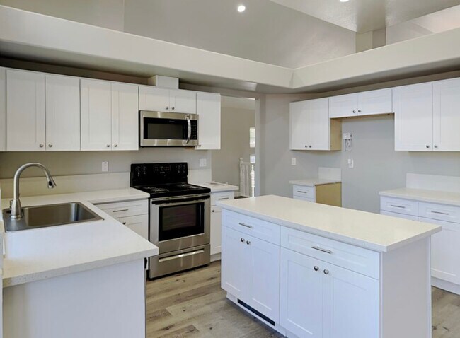 Building Photo - 4821 Laguna W Way