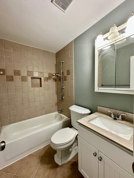 Building Photo - 3070 Tecumseh Ct