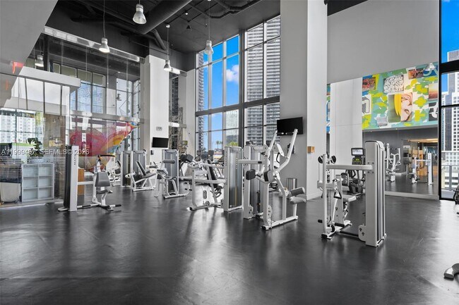 Building Photo - 1010 Brickell Ave