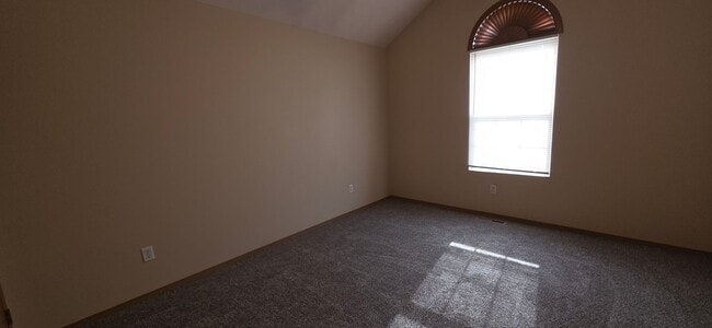 Building Photo - Beautiful 3 Bedroom 2 Bath in Battlefield for $1,495!