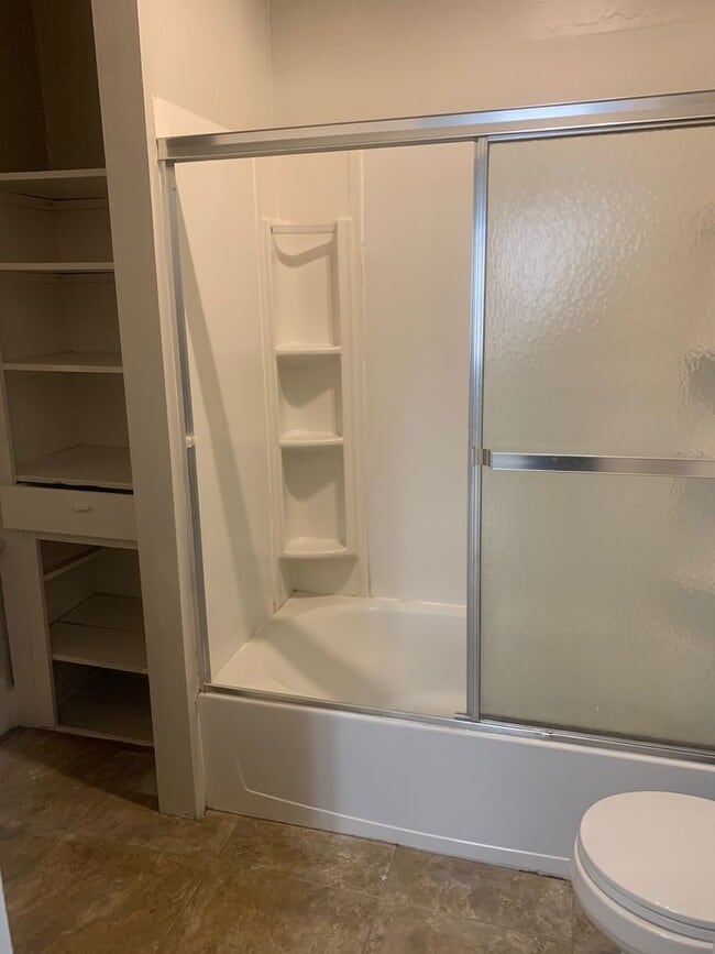 Building Photo - 1400 7th Ave