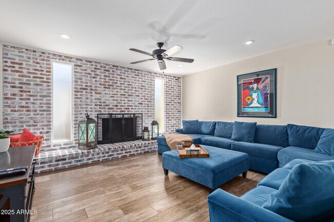 Building Photo - 2118 E Pebble Beach Dr