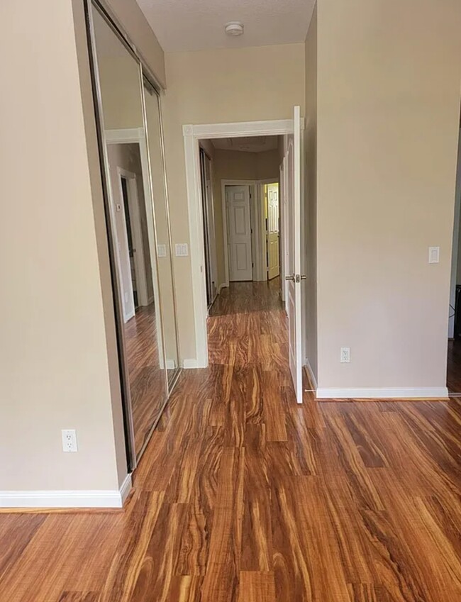 Master bedroom - 5417 Cove Cir