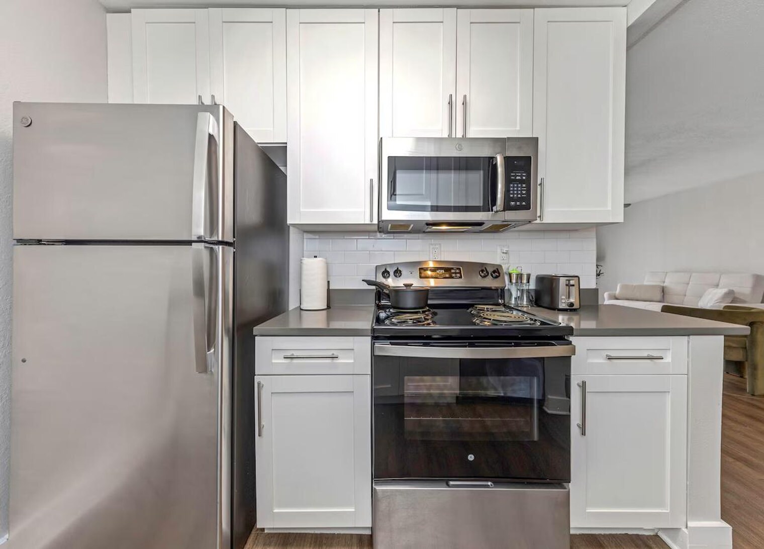 Building Photo - 4404 W Kennedy Blvd