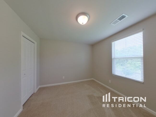 Building Photo - 120 Castlebrook Dr