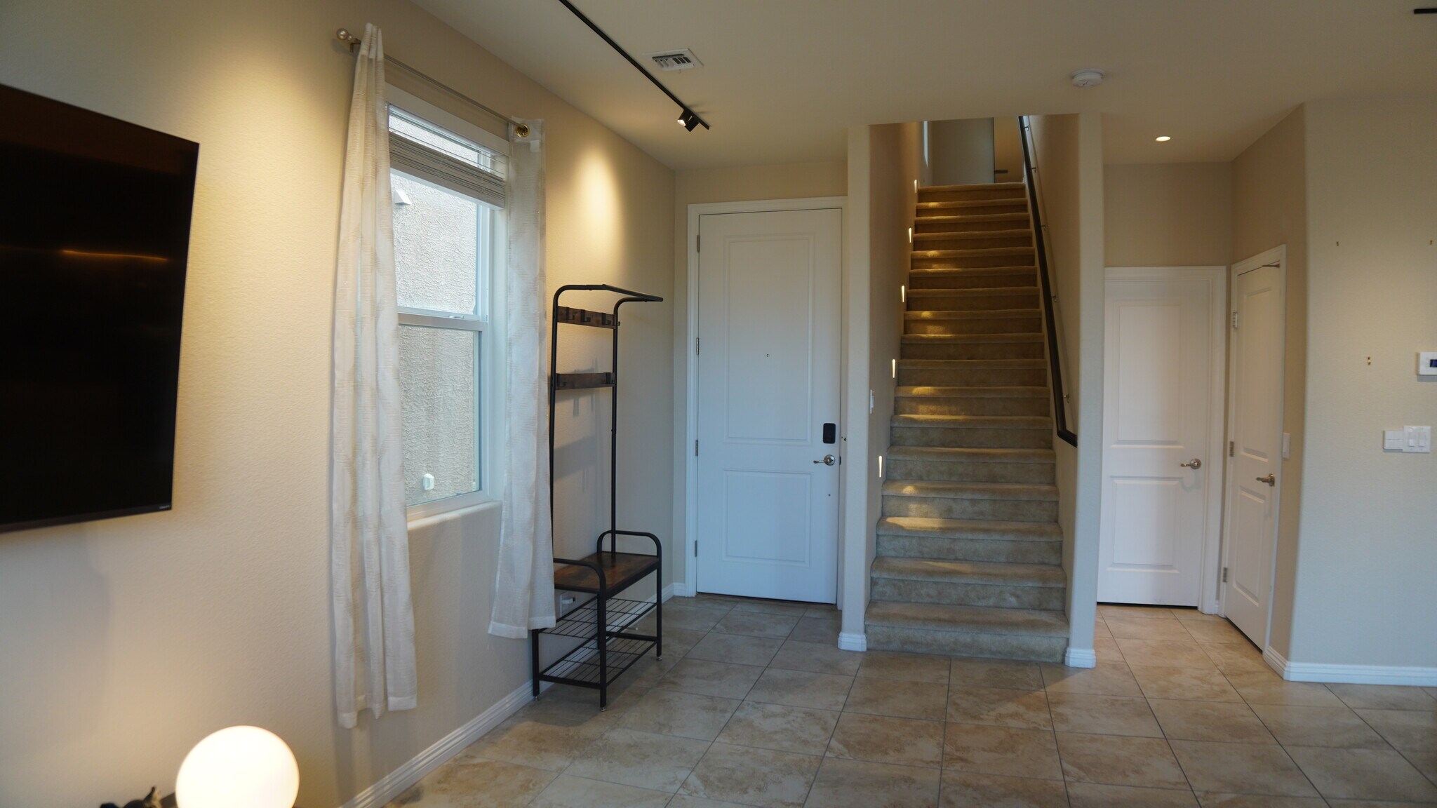 Building Photo - 5532 Autumn Cliffs Way