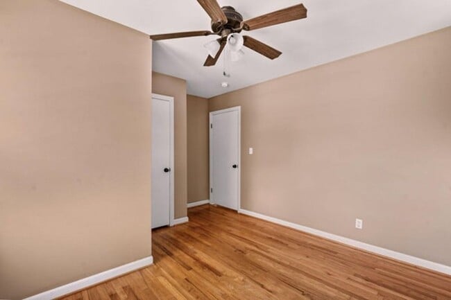 Building Photo - 3005 Pine Dr NE