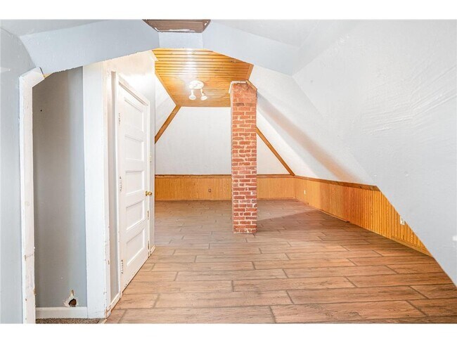 Building Photo - 778 Winslow Ave