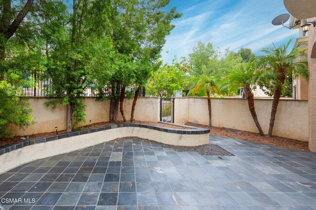 Building Photo - 375 Avenida De Royale