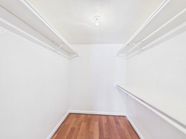 Building Photo - 9700 Leawood Blvd