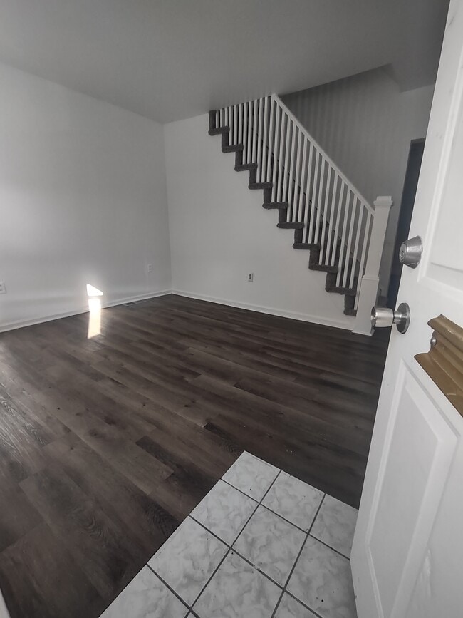 Building Photo - 201 E 13th St