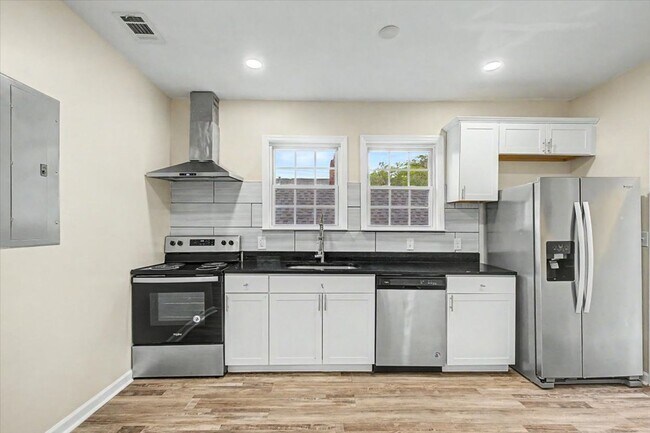 Building Photo - Downtown 2 bedroom Condo