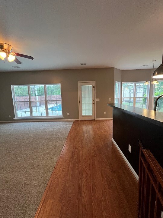 Building Photo - 570 Batty Way