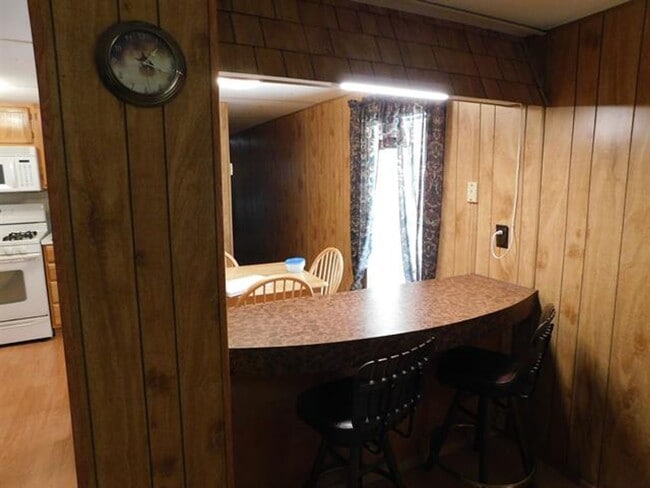 Building Photo - 3bedroom 2 bath with acreage