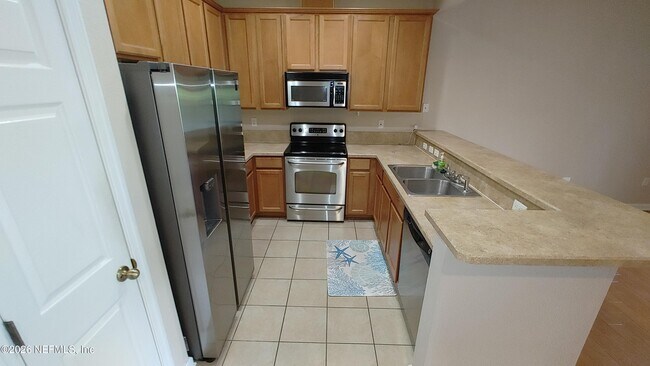 Building Photo - 5976 Pavilion Dr
