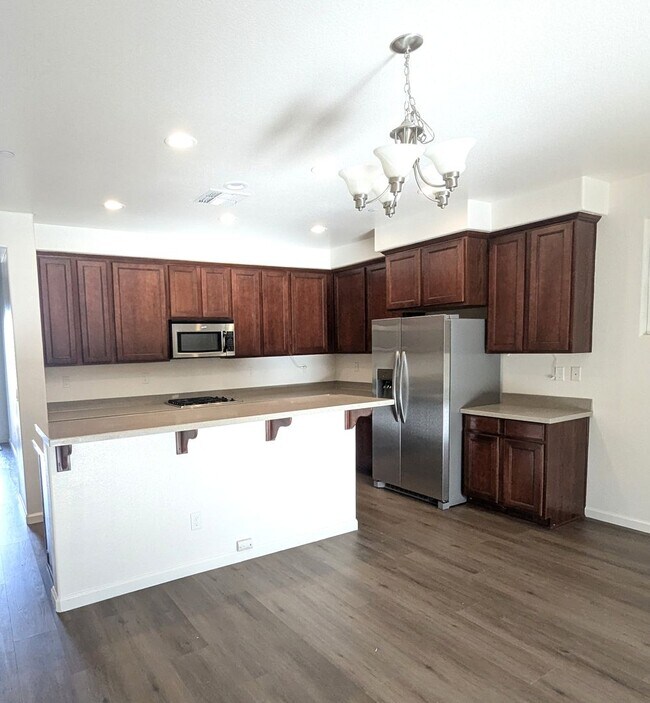 Building Photo - Very nice family home