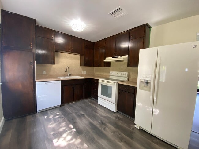 Building Photo - 2609 W Griffith Way