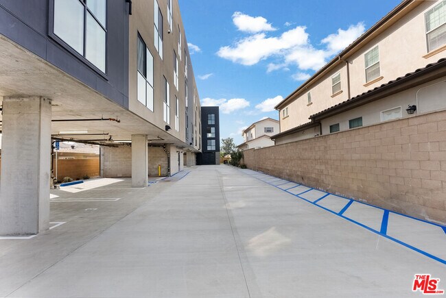 Building Photo - 8561 Belmont St