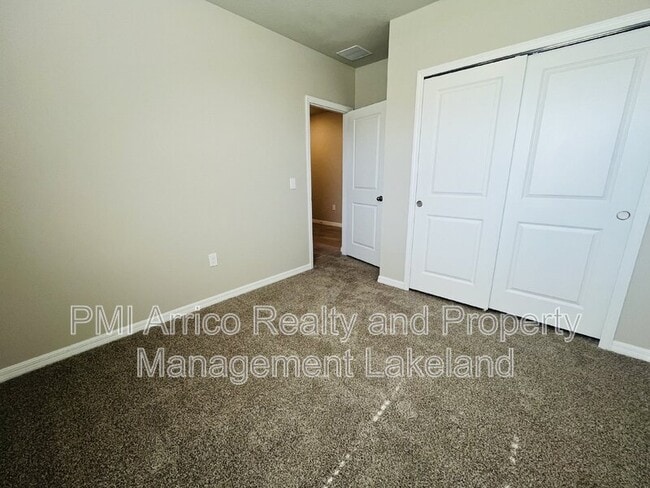 Building Photo - 1061 Oak Vly Dr