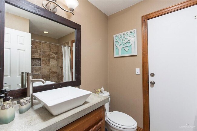 Building Photo - 21 Verdin Ave