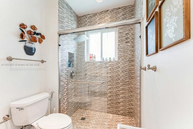 Building Photo - 2708 Meadowood Dr