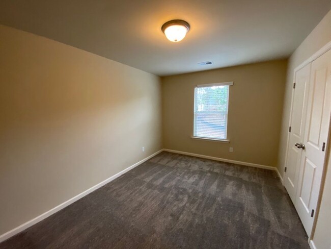 Building Photo - NEW LISTING - Beautiful Kennesaw Townhouse...