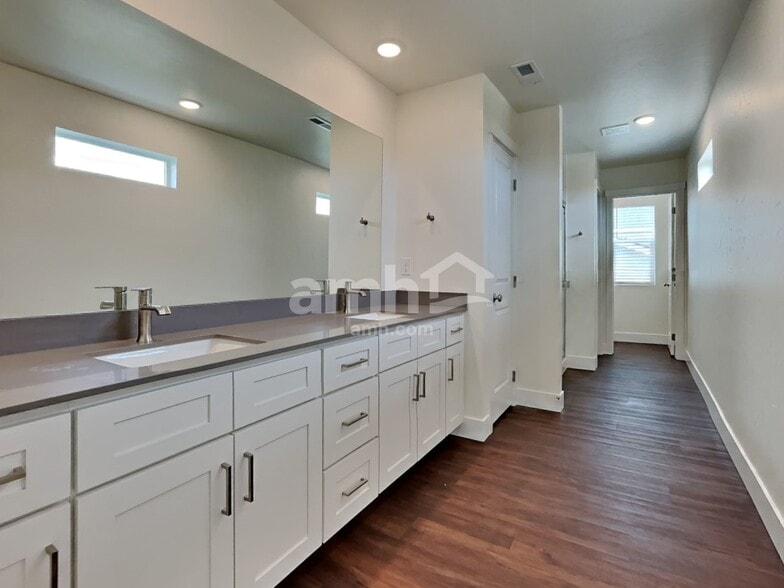Building Photo - 1320 Alderleaf Ave