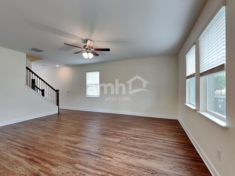 Building Photo - 919 Walden Pond Dr