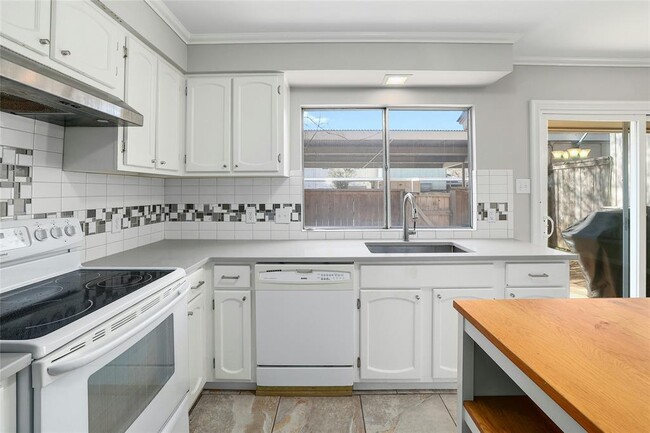 Building Photo - 2002 Millay Dr