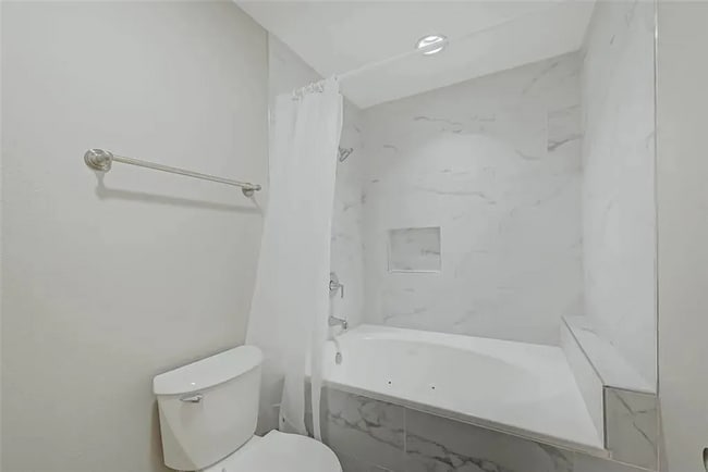 Building Photo - Experience comfort and elegance - 2BD/2.5BA house for rent!