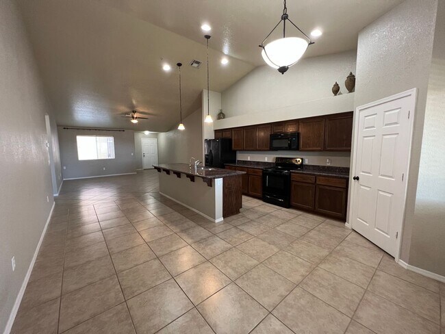 Building Photo - TOWNHOME IN SUNSET MTN VILLAS!
