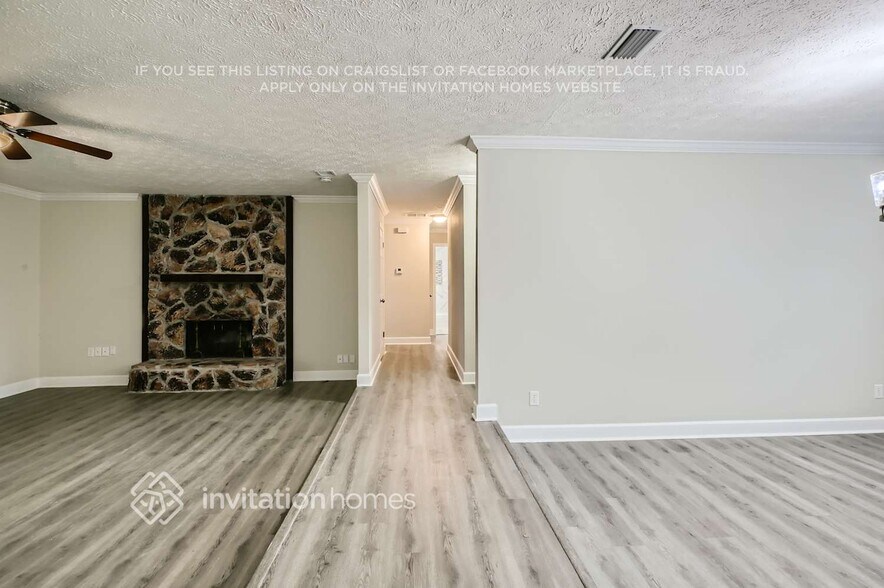 Building Photo - 11093 Mandarin Station Dr E
