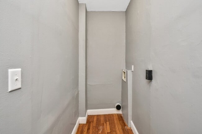 Building Photo - 352 Norfolk St