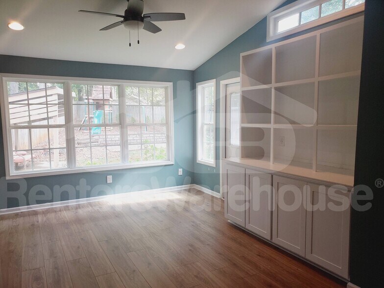Building Photo - 1020 Towne Manor Ct NW