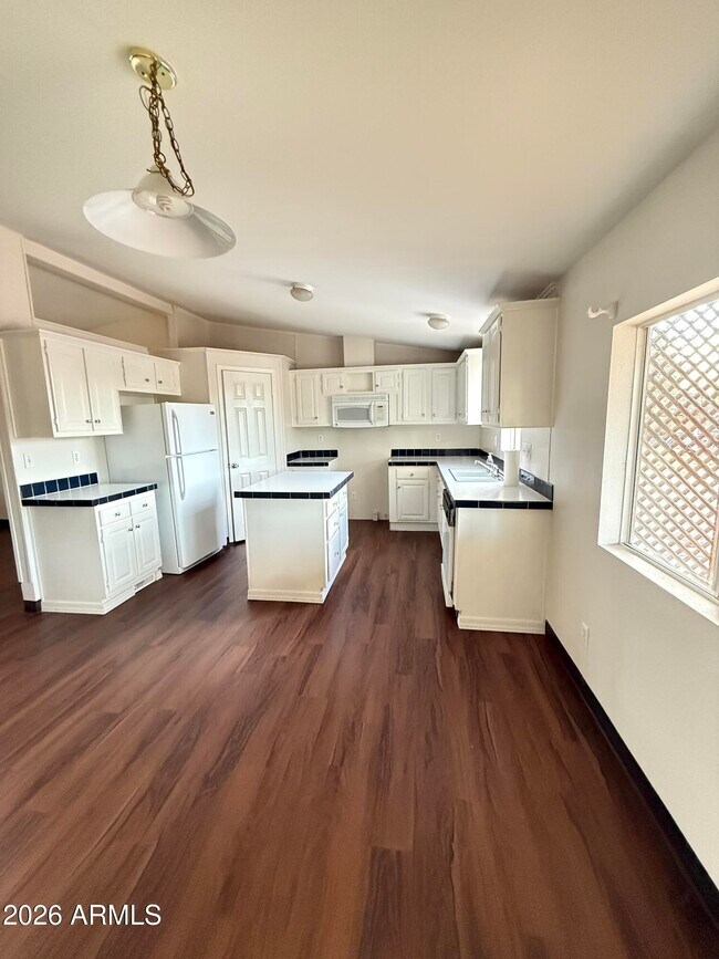 Building Photo - 11008 W Southern Ave