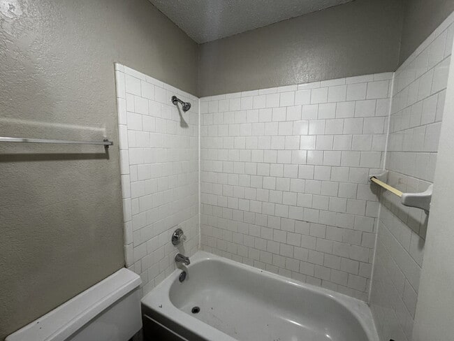 Building Photo - Beautiful One Bedroom Quadruplex on Cul-de...