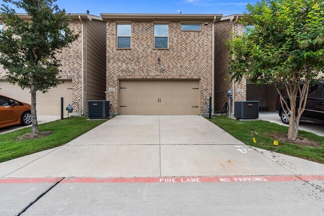 Building Photo - 1225 Pebblebrook Ln