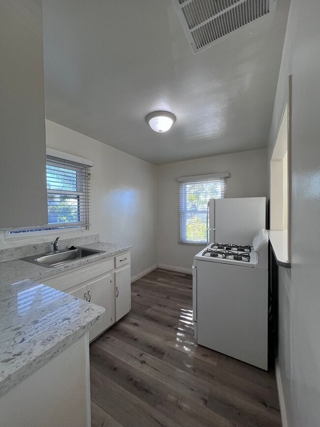 Building Photo - 2166 Felspar St